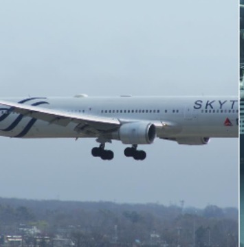 Aircraft landing photographed by ForteVisions